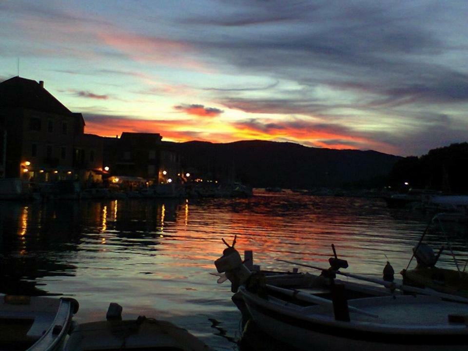 Guest House San Nikola Stari Grad  Exterior foto